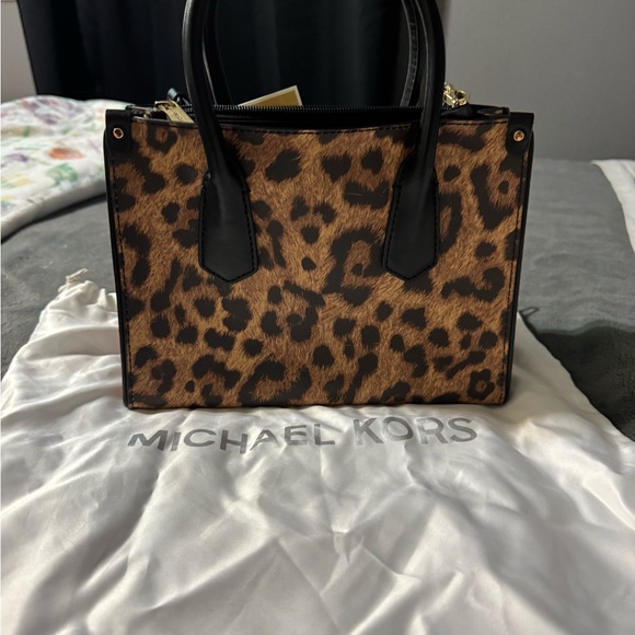 Michael Kors Leopard Print satchel - Picture 2 of 5